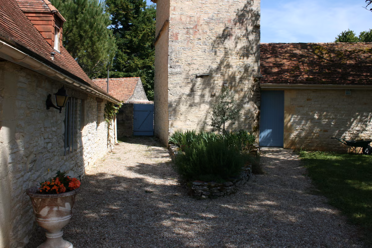 Cour intérieure en pierre